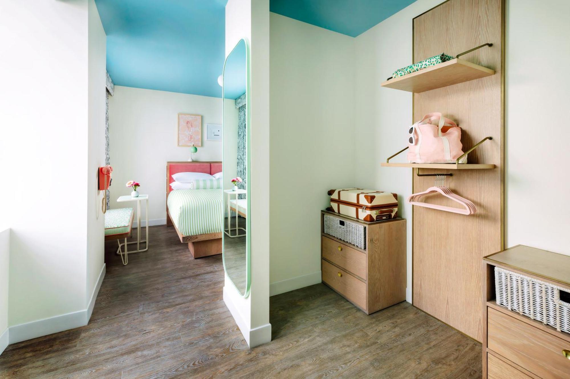 Standard Queen Room