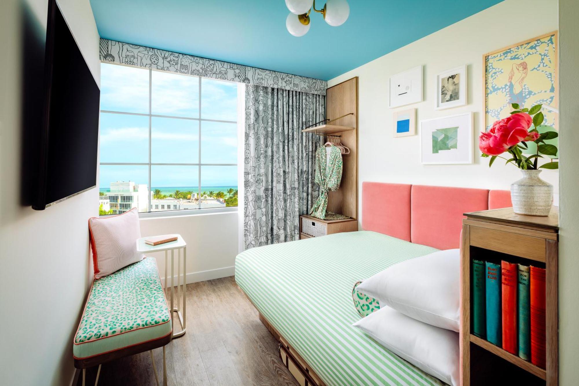 Standard Queen Room Ocean View
