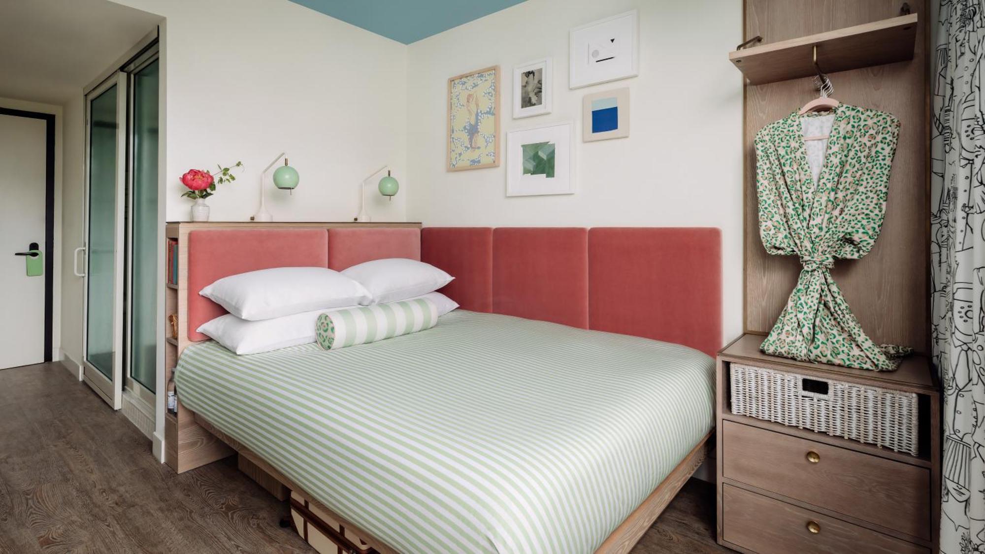 Standard Queen Room City View Mobility Accessible